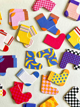 Laden Sie das Bild in den Galerie-Viewer, selection of sock shaped matching game memo 