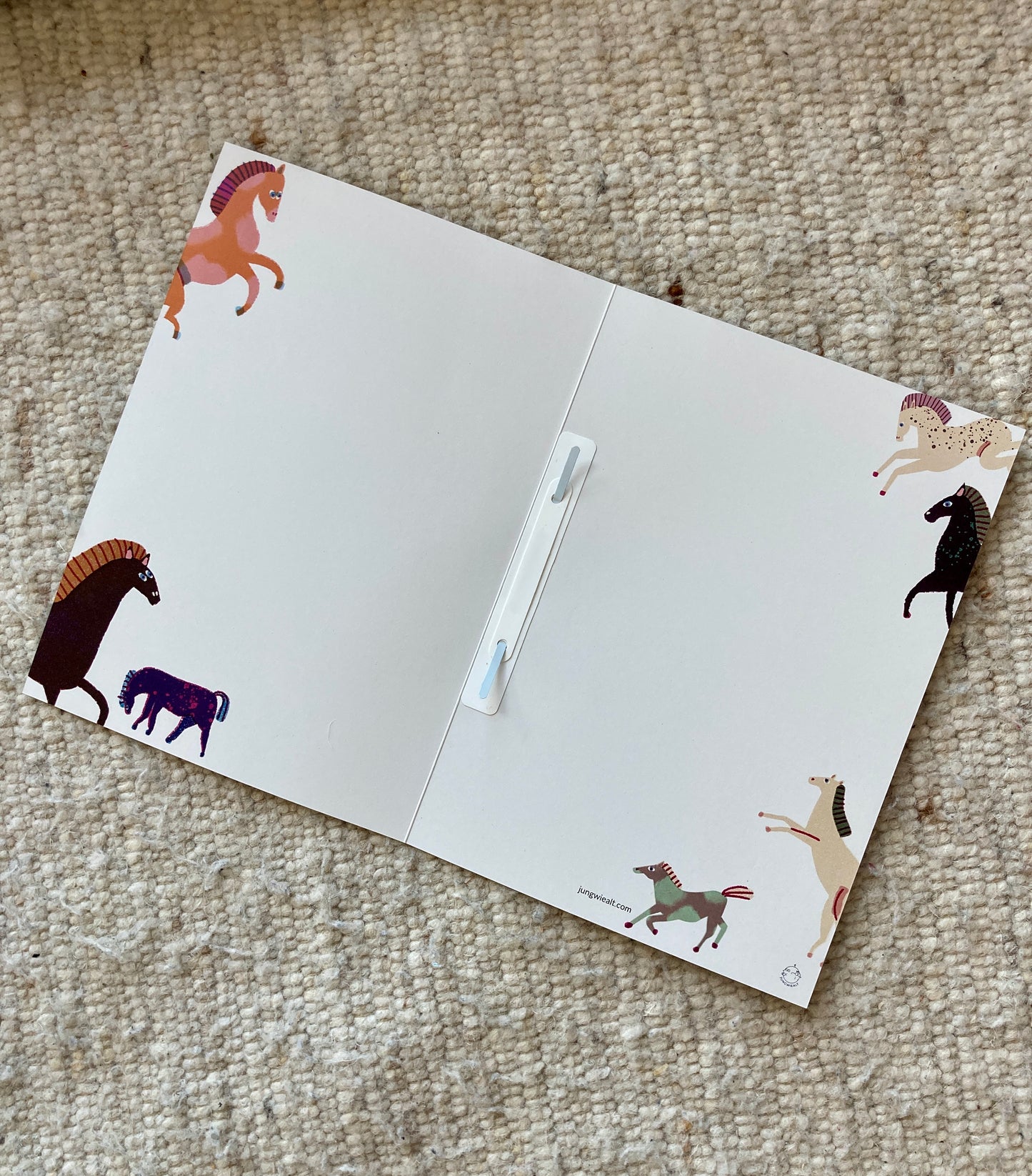 inner part of Horse paper folder with filing strip jungwiealt