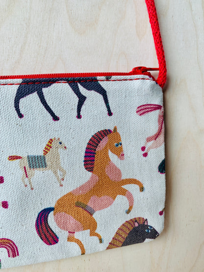 detail of horse kids bag jungwiealt
