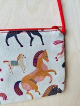 Load image into Gallery viewer, detail of horse kids bag jungwiealt