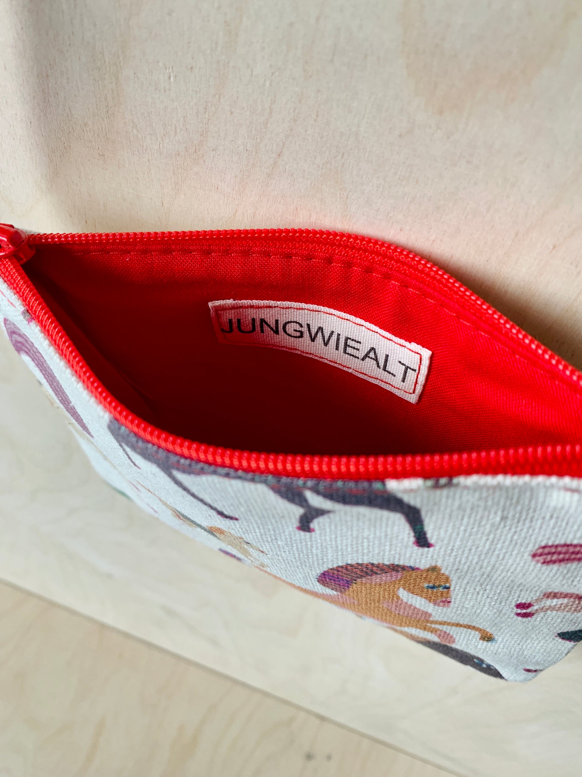detail of horse kids bag jungwiealt