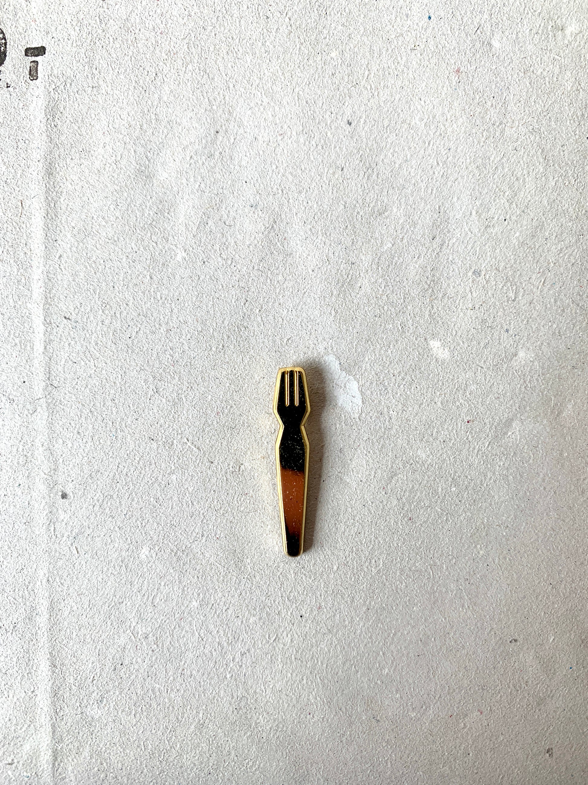 Chip Fork Enamel Pin jungwiealt