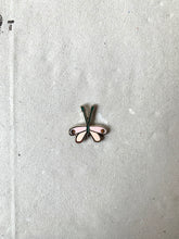 Laden Sie das Bild in den Galerie-Viewer, Butterfly Enamel Pin