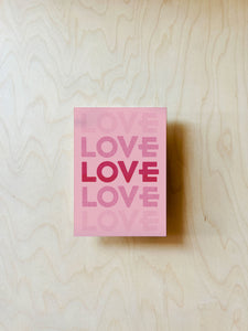 Love Typo Postkarte DIN A6