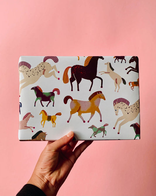 detail of Horses Gift Wrap Set jungwiealt