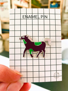 detail of Sassy Pony Enamel Pin jungwiealt