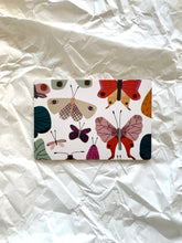 Laden Sie das Bild in den Galerie-Viewer, detail of Butterfly Breakfast Plate jungwiealt