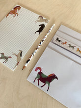 Laden Sie das Bild in den Galerie-Viewer, detail of Stationery Set Horse with pen, envelopes and Notepad jungwiealt