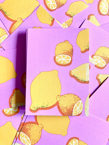 Pinke Zitronen Postkarte DIN A6