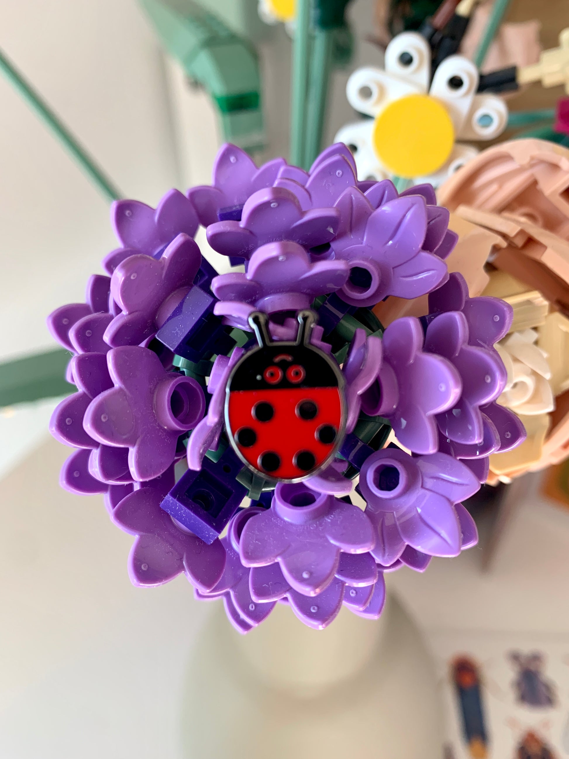Ladybug Enamel Pin jungwiealt