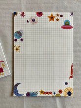 Laden Sie das Bild in den Galerie-Viewer, detail of Space Notepad with cute planets and outer space characters jungwiealt