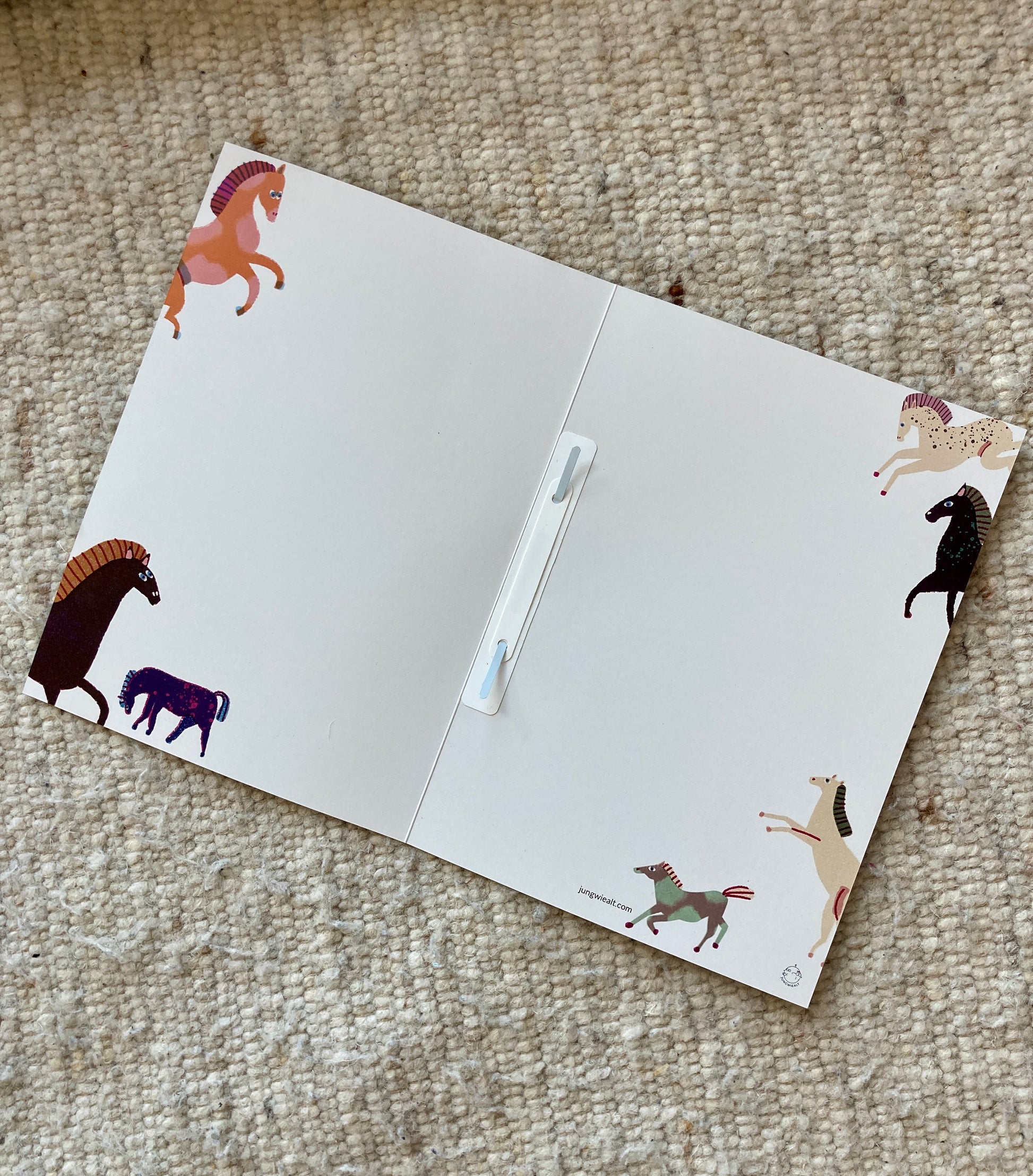 inner part of Horse paper folder with filing strip jungwiealt